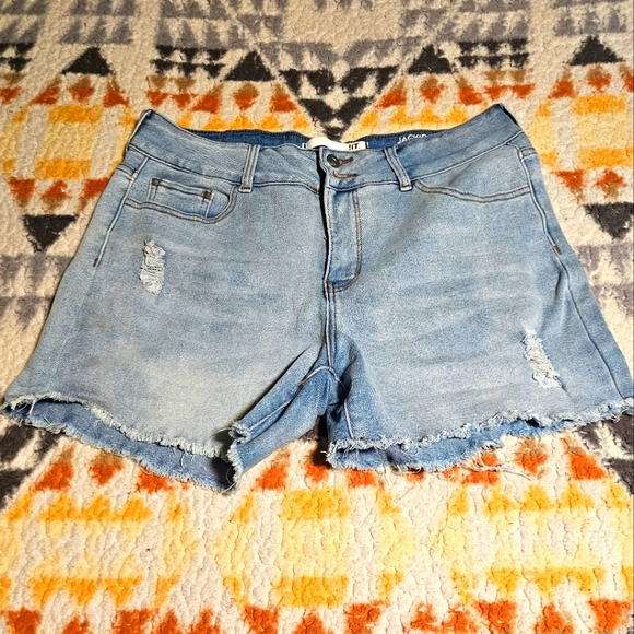 JACKIE HIGH RISE STRAIT SHORTS Size 10 - Picture 1 of 4